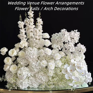 Composizione Floreale Personalizzata per Corridoio Nuziale con Rose Bianche, Orchidee e Fiori Artificiali Eleganti - Product Image 1