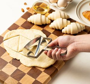 Nouveau Coupe-Croissant Durable Personnalisé, Rouleau à Pâtisserie en Acier Inoxydable, Lame 17,5x11cm, Compatible Lave-Vaisselle, Écologique - Product Image 4