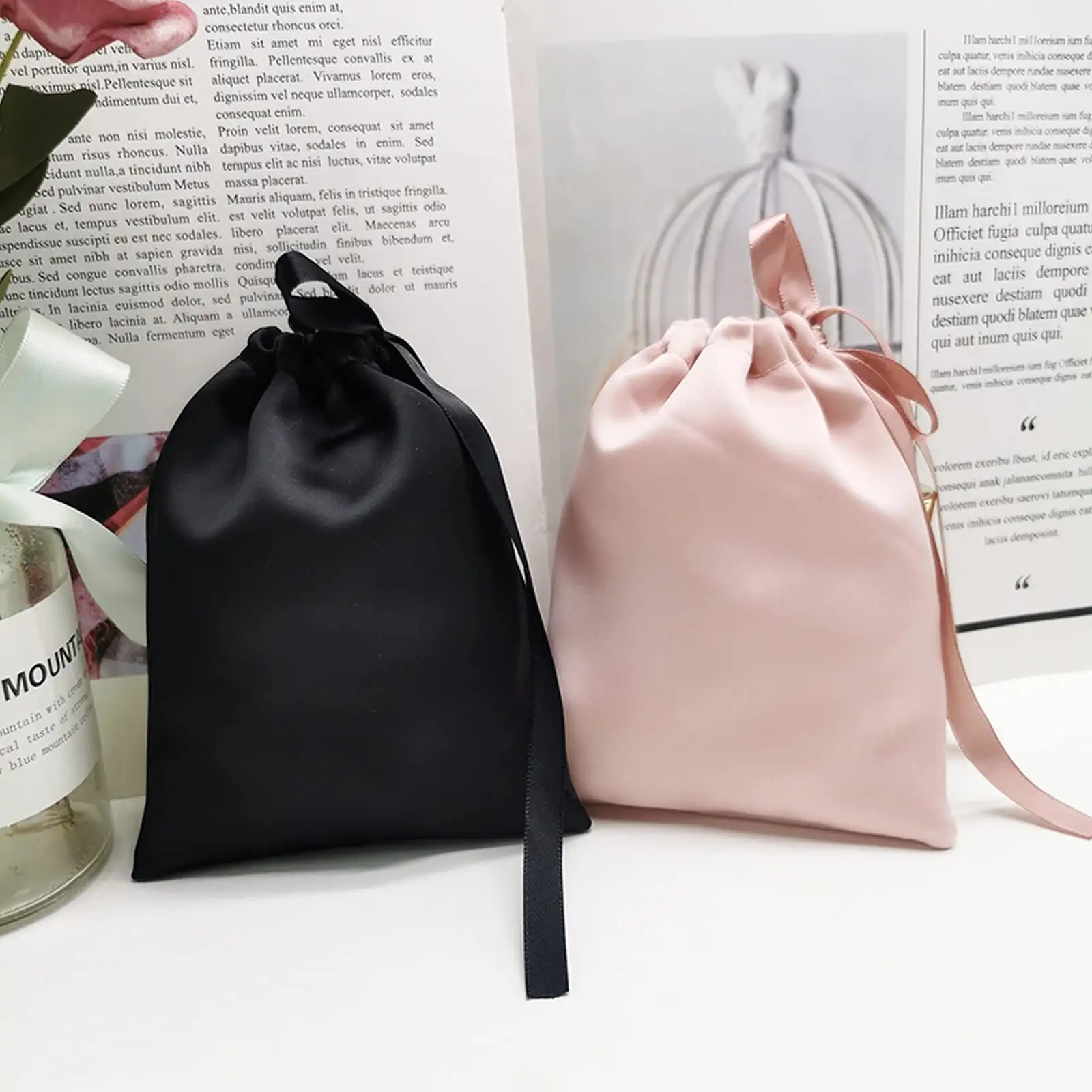 Pochette en velours rose super doux de luxe personnalisée pour bijoux Sac d'emballage cosmétique cadeau poussière en velours avec cordon personnalisé