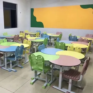 El fabricante proporciona un juego de escritorio y sillas Rosa resistente para estudiantes para el aula de la escuela secundaria
