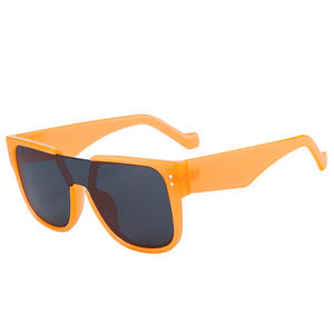 Gafas de Sol Cuadradas de Alta Calidad con Protección UV400, Montura Completa de PC, Ligeras, Extra Grandes, con Logotipo Personalizado en Colores Champán/Gris - Product Image 2