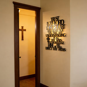 Placa de Pared Metálica Inspiradora con la Frase 'Confía en Dios con Todo tu Corazón, <span class=keywords><strong>no</strong></span> te Apoyes en tu Propia Inteligencia', Decoración para el Hogar - Product Image 5