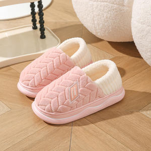 Pantuflas de casa de alta calidad y cómodas, estilo otoño-invierno, con suela gruesa antideslizante, aptas para hombres y mujeres. - Product Image 4