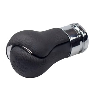 Perilla de palanca de cambios de Alta Calidad 2015-2020, engranaje de balonmano de cuero REVO para <span class=keywords><strong>TOYOTA</strong></span> <span class=keywords><strong>HILUX</strong></span> 6/5 <span class=keywords><strong>Speed</strong></span> Car - Product Image 4