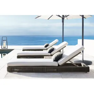Kursi belakang dapat diatur gaya sederhana villa Jati luar ruangan rotan daybed mebel kayu pantai berjemur