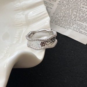 Anillo Wenchi S925 de Plata Pura, Estilo Francés Retro, Diseño Simple y Exclusivo, con Patrón de Ondas Brillantes, Joyería Elegante de Lujo Ligero de 18K - Product Image 1