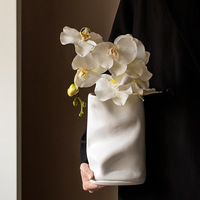 Vase en céramique haut de gamme médiéval de luxe simple nouveau fabricant direct de décoration de bureau haut pour les arrangements de fleurs séchées légères