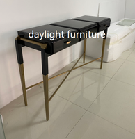 Table console en marbre noir de luxe léger avec pieds en laiton