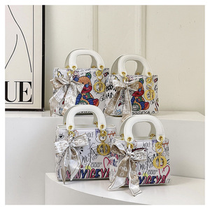 Nuevo bolso sencillo con diseño de oso, bonito bolso de moda para mujer, bolso de mano con diseño de grafiti personalizado, bandolera de hombro para mujer con seda - Product Image 6