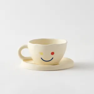 Освежающая керамическая улыбающаяся кофейная чашка ручная роспись кофейная кружка с блюдцем для молока/кофе/напитков