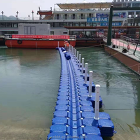 Pont flottant en HDPE pour quai de bateau et plateforme aquatique, pontons durables en polyéthylène pour quai lelongé sur le bord du lac ou en bordure de rivière