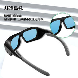 Gafas de seguridad negras con lentes azules de 2 mm de grosor para protección contra la radiación de luz, fabricadas en Shenzhen TC-YJ-3114 - Product Image 3