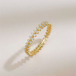 Anello da donna impilabile sottile a cerchio completo, stile lusso discreto, con pavé di diamanti da laboratorio gialli 18K, certificato IGI, per matrimonio - Product Image 2