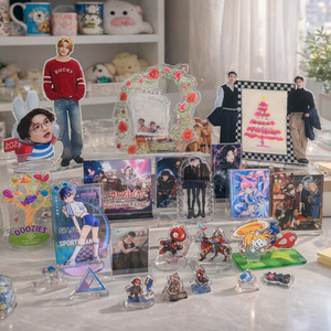 ชุดของขวัญที่ระลึกสำหรับผู้ประกอบการ ประกอบด้วยพวงกุญแจเสื้อยืดลายการ์ตูนอนิเมะแบบกำหนดเอง CCH - Product Image 5