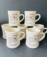 Mug en porcelaine personnalisé à taille cintrée, disponible en rouge, blanc, noir et crème |   Gobelet cadeau personnalisable, écologique et sans BPA