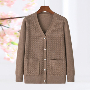 เสื้อคาร์ดิแกนถักลายเคเบิ้ลสำหรับผู้หญิง - เสื้อสเวตเตอร์ถักคอวีติดกระดุมด้านหน้าพร้อมกระเป๋าแฟชั่น - Product Image 2
