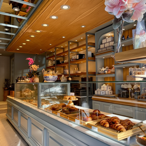 เคาน์เตอร์โชว์กาแฟไม้สไตล์ตุรกีสำหรับโรงแรม ร้านกาแฟ และห้องนั่งเล่น - เฟอร์นิเจอร์เชิงพาณิชย์ทันสมัย - Product Image 1