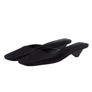 Chaussons en soie douce pour femmes, talons bas triangulaires, style français, sandales à bout carré, couleurs personnalisées, chaussures élégantes d'été - Product Image 2