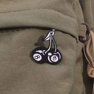 Al por mayor Pin esmaltado negro de 8 puntas de béisbol, Broches de calavera punk personalizados, Broches de cereza punk, Insignias de solapa, Joyería gótica, Regalo para amigos - Product Image 4