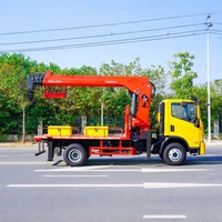 Grue montée sur camion à essieu unique SAIC, équipée d'une grue à bras droit à 5 sections de 7 tonnes et d'un moteur diesel Weichai