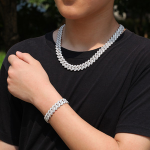 Collar Cubano para Hombre, Versátil y Moderno, Chapado en Oro con Piedras de Circonio - Product Image 1