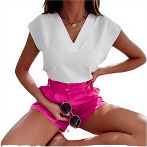 เสื้อยืดคอกว้างสีพื้นเรียบง่ายสไตล์ยุโรปอเมริกัน ฤดูใบไม้ผลิ/ฤดูร้อน ปี 2026 ทรงปกติ แขนสั้น ผลิตจากโพลีเอสเตอร์ 100% ขายส่ง - Product Image 2