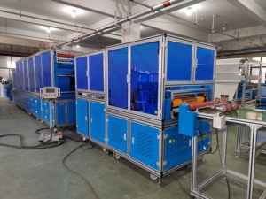 Machine automatique de fabrication de blouses chirurgicales jetables renforcées en tissu non tissé <span class=keywords><strong>SMS</strong></span> - Product Image 2