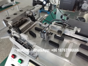 Máquina de corte de etiquetas de cinta satinada, 600 unidades por minuto, caliente y fría, para el cuidado de la ropa, etiquetas, cinta de algodón y tafetán de nailon - Product Image 3