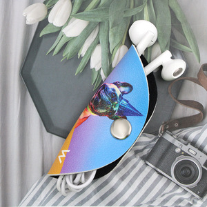 Protector de cable de auriculares de cuero de una pieza para dropshipping, organizador de cables de datos creativo y moderno, abrazadera de cable a presión. - Product Image 1