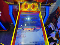 Machine de jeu à monnayeur pour enfants avec tir au pistolet