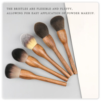 Pinceaux à manche en noyer pour maquillage Marque privée Vegan Pinceau de maquillage unique professionnel de haute qualité pour fond de teint en poudre