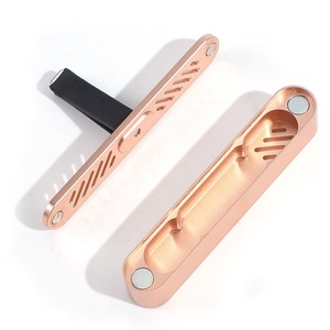 Diffuseur <span class=keywords><strong>d</strong></span>'aromathérapie de luxe portable en bois pour voiture, <span class=keywords><strong>mini</strong></span> diffuseur suspendu, boîte rechargeable moderne en métal, alliage de luxe, vente chaude - Product Image 3