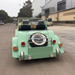 Coche eléctrico vintage verde claro personalizado con batería de litio, tracción trasera, homologado para circular por carretera, ideal para fotografía de bodas, viajes a complejos turísticos. - Product Image 5