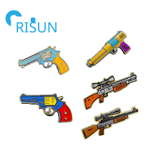 Sản Xuất Kim Loại Tùy Chỉnh <span class=keywords><strong>Mini</strong></span> 3D Cổ Bạc Súng Ve Áo Pins Huy Hiệu Men Shooter Súng Trường Súng Súng <span class=keywords><strong>Pin</strong></span> Trâm - Product Image 1