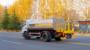 Le fabricant vend un véhicule de pulvérisation vert Dongfeng Huashen 9300L 4x2 avec une pompe à eau personnalisée haut de gamme et un débit élevé - Product Image 4