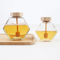Tarro de miel al por mayor de cristal con forma hexagonal, recipiente para miel con cucharón de madera y tapa de corcho, almacenamiento de miel y jarabe en forma de colmena