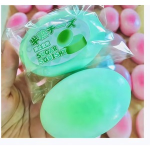 Jouet anti-stress souple à rebond lent en forme de mini-fromage quatre couleurs, vente en gros, pour l'exportation, type Sugar Squishy - Product Image 5