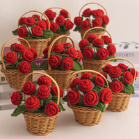 Nouveau tricoté à la main rouge Rose Crochet fleur panier laine fil ornement pour décoration de bureau article chaud conception transfrontalière