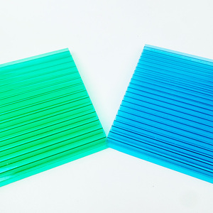 Tôles de toiture polyvalentes en polycarbonate : Panneaux à double paroi imperméables pour abris de voiture, porches et abris de jardin. - Product Image 1