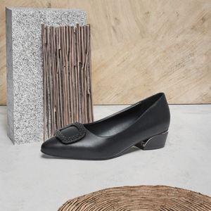 Chaussures à talons hauts de luxe pour femmes, nouvelle collection, design personnalisé, avec talon épais et robuste, idéales pour les trajets quotidiens. - Product Image 3