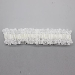 M80039-3 Jarretière de mariée simple et parfaite en dentelle - Product Image 3