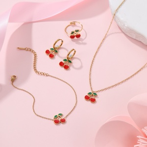 Set di Gioielli Raffinati per Ragazze con Grazioso Elemento Frutta Smaltato, Collana e <span class=keywords><strong>Orecchini</strong></span> a Ciliegia, Bracciale e Anelli in Acciaio Inossidabile, Impermeabili - Product Image 6
