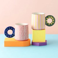 Nouvelle collection d'été de Chine continentale : Tasses en céramique style nordique peintes à la main, colorées, à motifs ondulés et rayures, pour la rentrée scolaire