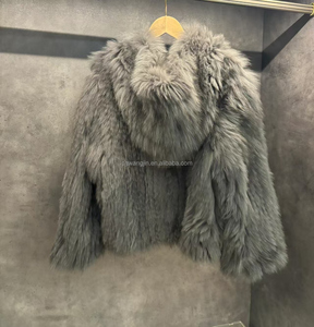 Giacca Cardigan da Donna dal Design Romantico con Bavero in Ecopelliccia Soffice e Calda - Product Image 3