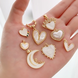 Abalorios de concha de lujo finos de la moda del corazón de la <span class=keywords><strong>luna</strong></span> collar de circón lindo para las mujeres en la vida diaria - Product Image 3