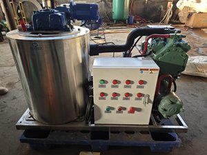 <span class=keywords><strong>ICE</strong></span> ZR- Macchina Industriale per Ghiaccio a Scaglie da Acqua di Mare 1000kg/giorno su Imbarcazione 1-2-5 Tonnellate al Giorno - Product Image 2