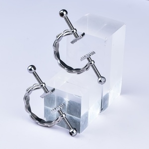 ของเล่นสำหรับคู่รัก QKKQ ที่หนีบหัวนมพร้อมโซ่ ของเล่นทางเพศสำหรับผู้หญิง ทำจากสแตนเลส ใช้สำหรับพันธนาการหน้าอกแบบ BDSM - Product Image 3