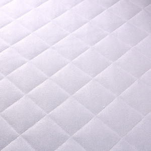 Il panno di spugna di bambù trapuntato abitudine del poliestere tre strati la mobilia 100% dei tessuti domestici impermeabilizza il tessuto laminato