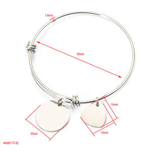 Brazalete Circular con Corazón Retráctil YiLove para Mujer, Chapado en Oro de 18K, Acero Inoxidable, Moderno, Grabado Láser con Mensaje de Amor y <span class=keywords><strong>Amistad</strong></span> - Product Image 6