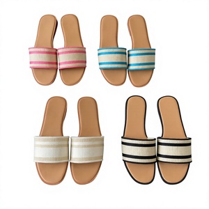 Sandales plates pour femmes MR Fashion en cuir véritable à bout ouvert, style mules, imprimé multicolore, décorées de boucles, pour l'été - Product Image 1